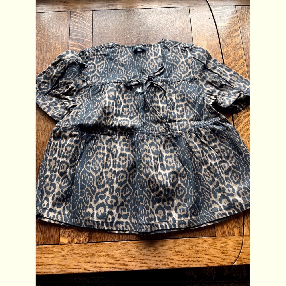 Gigio USA Tiered Leopard Print Babydoll Puff Sleeve Tie Front Top V-neck Small - Picture 3 of 8